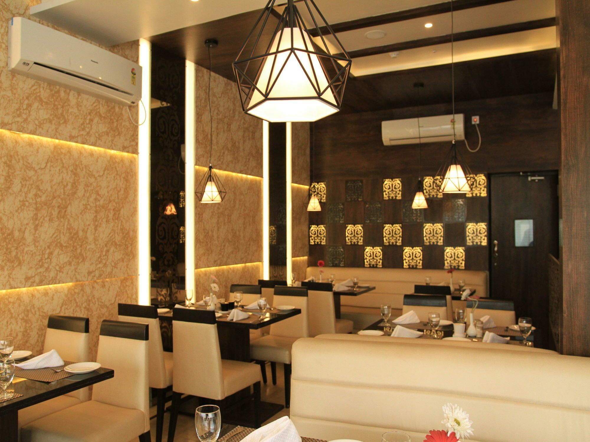 Oyo 7790 Hotel Royal Height Kolkata Ngoại thất bức ảnh